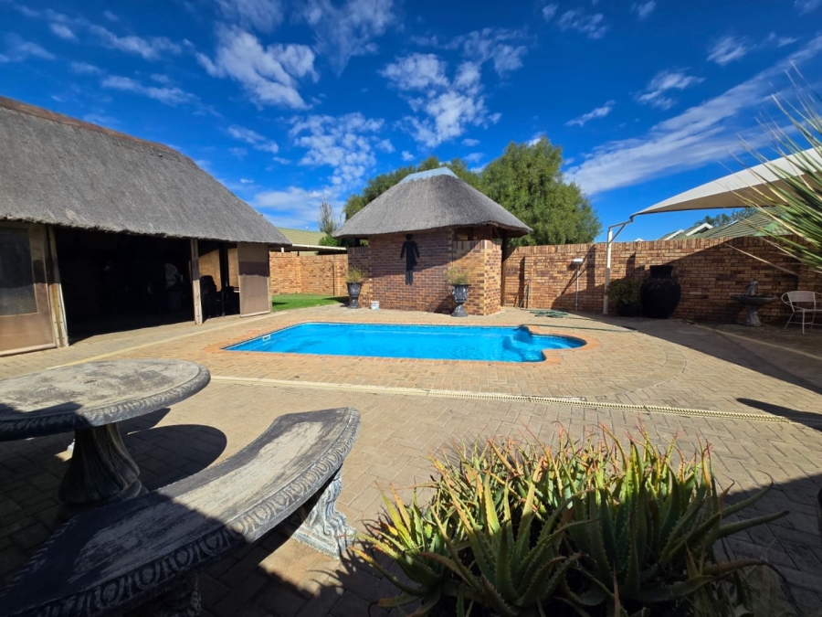 2 Bedroom Property for Sale in Heuwelsig Free State